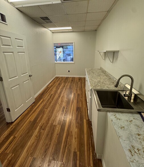281-351 Airport Rd S, Naples, FL à louer - Photo de l’immeuble – Image 2 sur 11