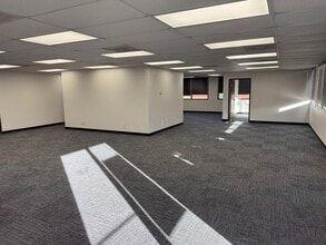 12101 E 51st St, Tulsa, OK à louer Photo de l’immeuble– Image 2 sur 6