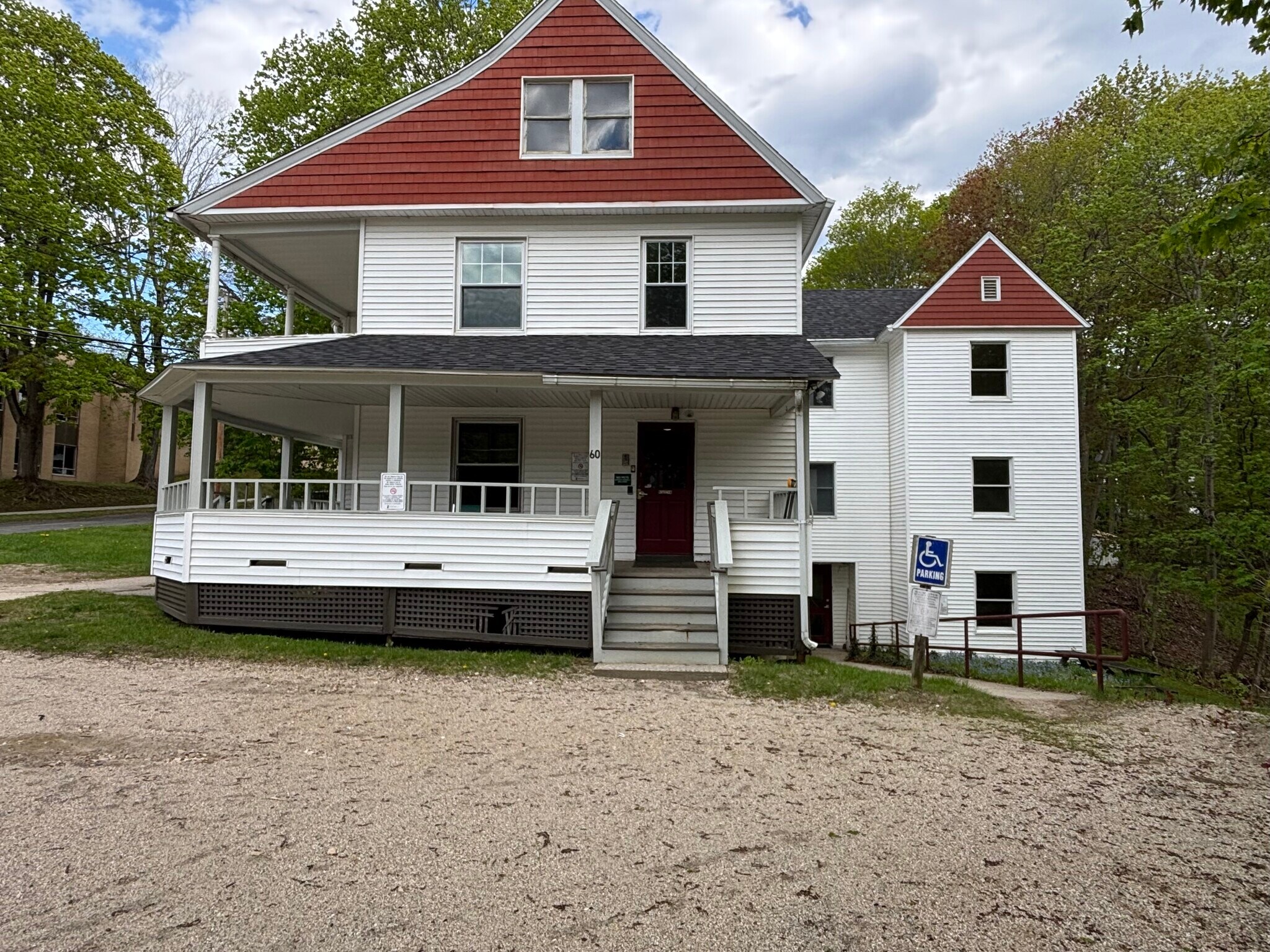 60 Cottage St, Great Barrington, MA à vendre Photo de l’immeuble– Image 1 sur 45