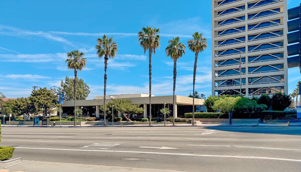 15255 Ventura Blvd, Sherman Oaks, CA à louer - Photo de l’immeuble – Image 3 sur 11