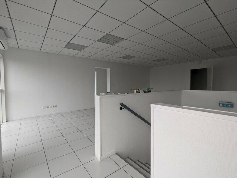 Bureau dans Évreux à louer - Photo de l’immeuble – Image 2 sur 3