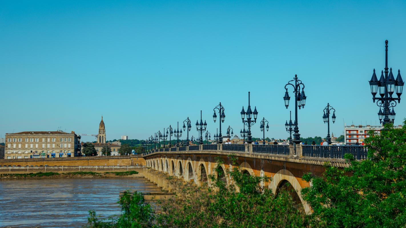 Local commercial dans Bordeaux à vendre Photo de l’immeuble– Image 1 sur 2