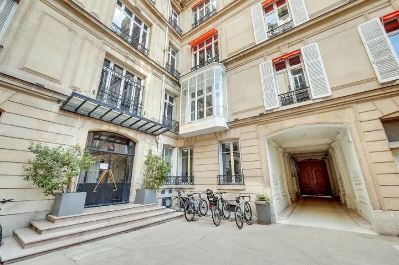 25 Rue Du Général Foy, Paris à louer - Photo de l’immeuble – Image 1 sur 10