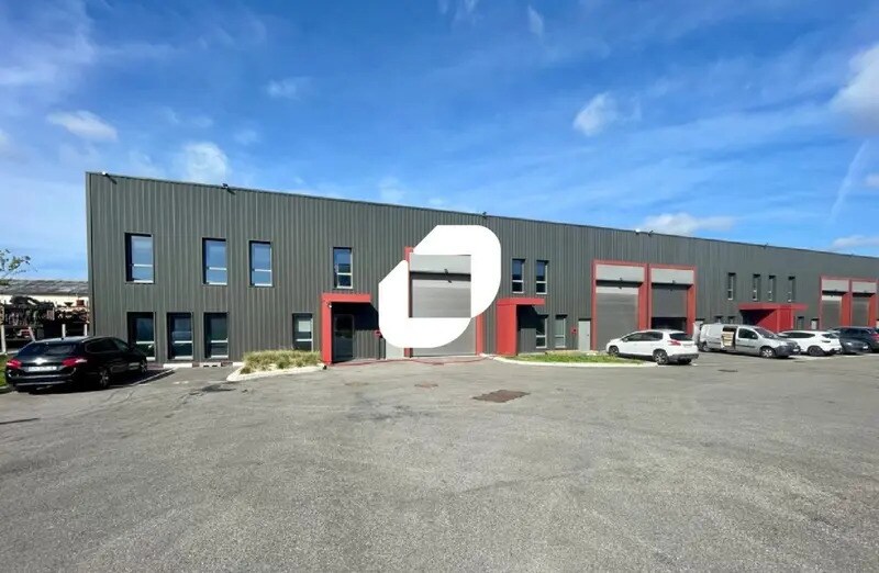 Local d’activités dans Chassieu à louer - Photo de l’immeuble – Image 1 sur 20