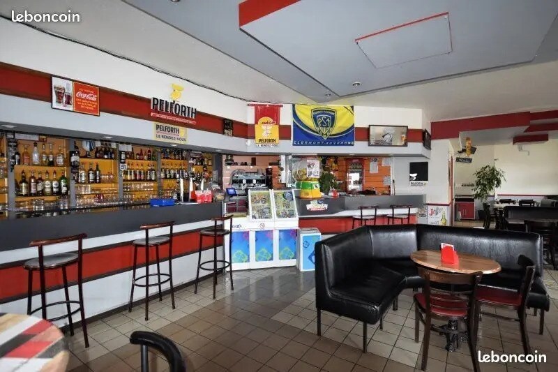 Local commercial dans Puy-Guillaume à vendre - Photo intérieure – Image 2 sur 5