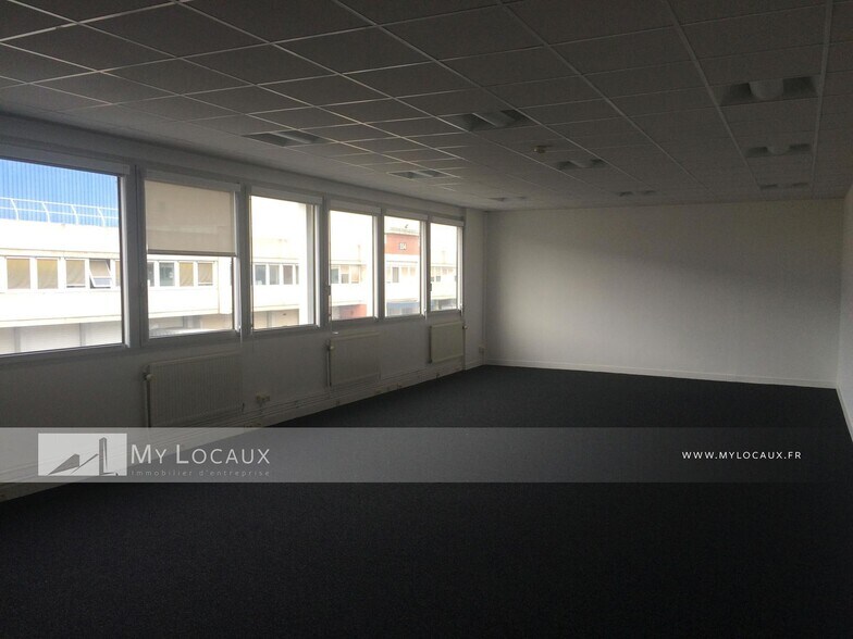 Local d’activités dans Saint-Ouen-sur-Seine à louer - Photo de l’immeuble – Image 3 sur 5