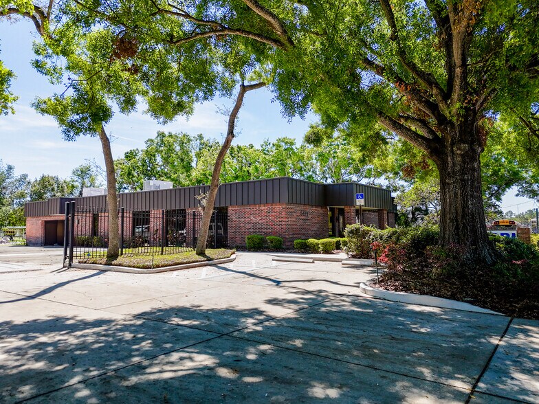 5421 N 59th St, Tampa, FL à vendre - Photo de l’immeuble – Image 1 sur 56