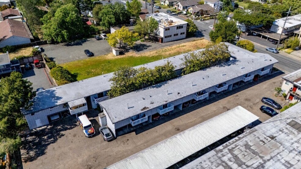 445 S E St, Santa Rosa, CA à vendre - Photo de l’immeuble – Image 1 sur 4