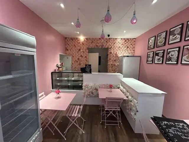 Local commercial dans Paris à louer - Photo de l’immeuble – Image 2 sur 2