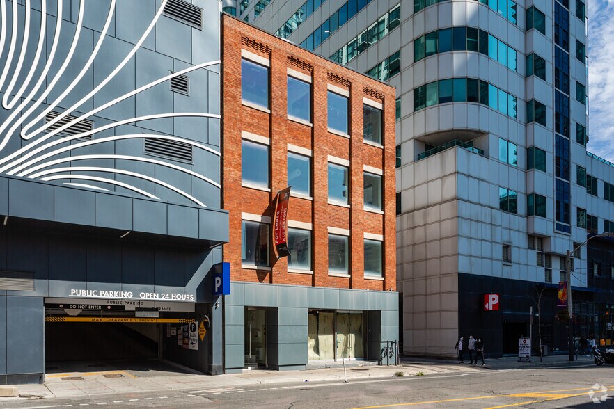 77 Peter St, Toronto, ON à louer - Photo principale – Image 1 sur 2