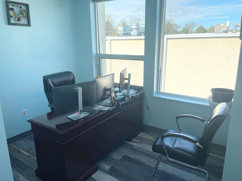 7115 Leesburg Pike, Falls Church, VA à vendre - Photo intérieure – Image 2 sur 15