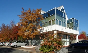 1912 E NC Highway 54, Durham, NC à louer Photo de l’immeuble– Image 2 sur 8