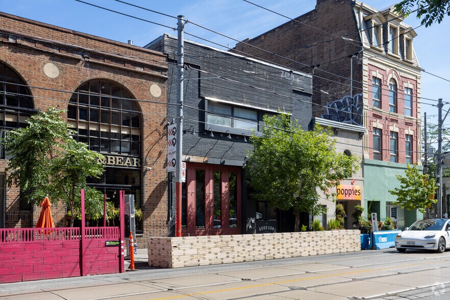 1096 Queen St W, Toronto, ON à vendre - Photo de l’immeuble – Image 1 sur 2