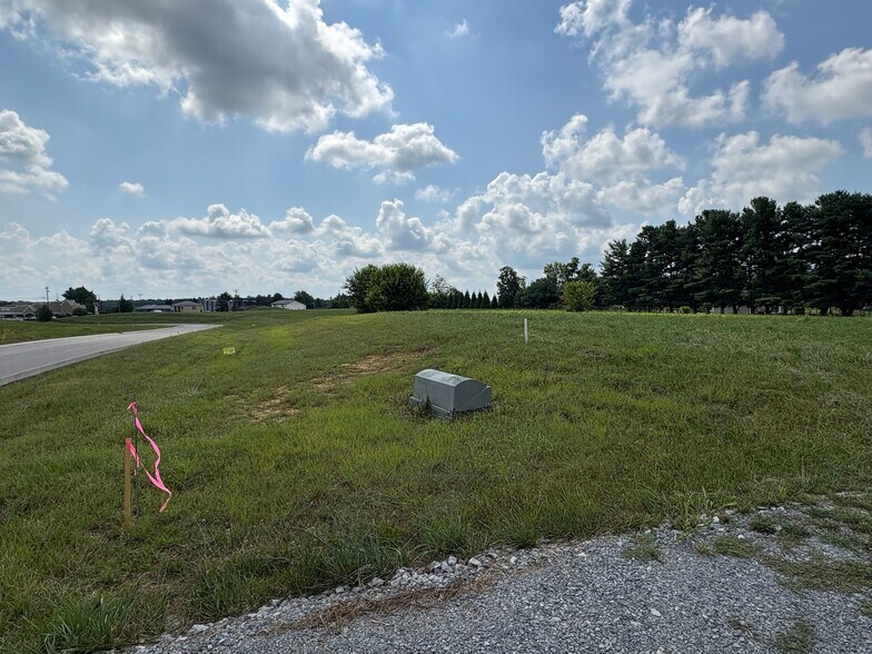 2651 Ring Rd, Elizabethtown, KY à vendre - Photo de l’immeuble – Image 2 sur 15