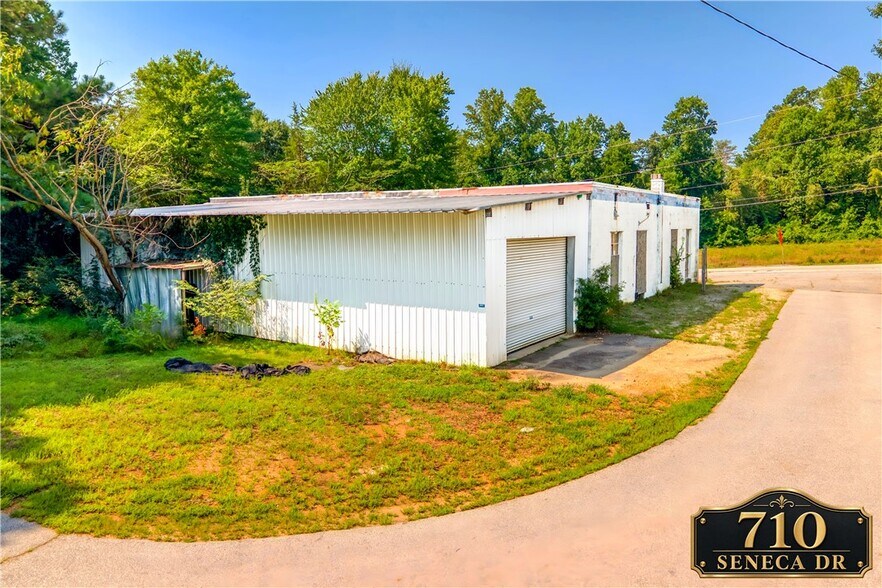 710 Seneca Rd, Seneca, SC à vendre - Photo de l’immeuble – Image 2 sur 17