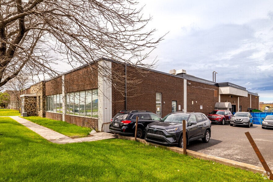 8101 Boul Métropolitain E, Montréal, QC à vendre - Photo de l’immeuble – Image 3 sur 4