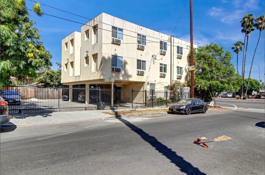 5073 Huntington Dr N, Los Angeles, CA à vendre - Photo de l’immeuble – Image 2 sur 11