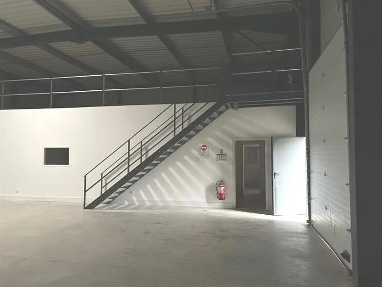 Local d’activités dans Chambray-lès-Tours à louer - Photo intérieure – Image 1 sur 6