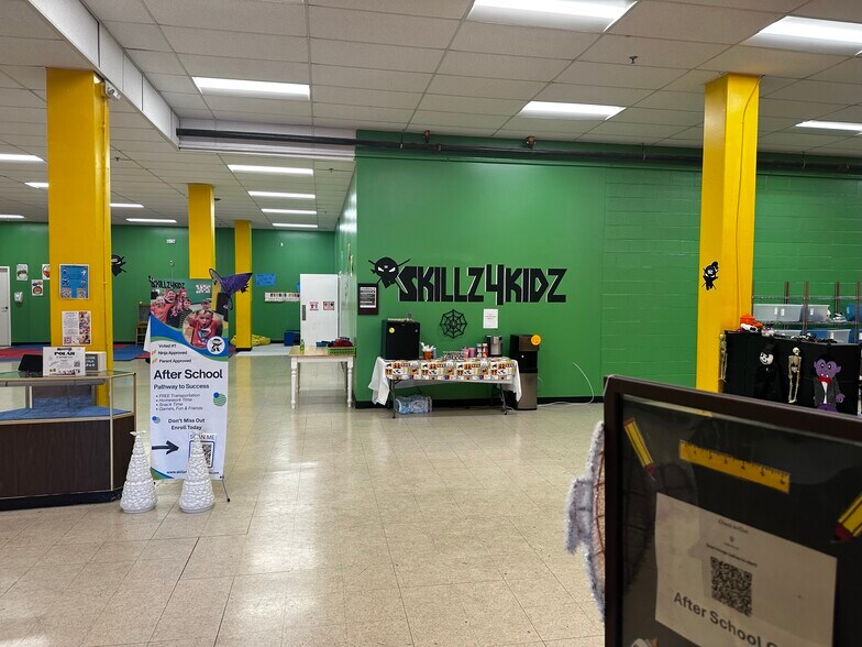 404 Huffman Mill Rd, Burlington, NC à louer - Photo de l’immeuble – Image 3 sur 14