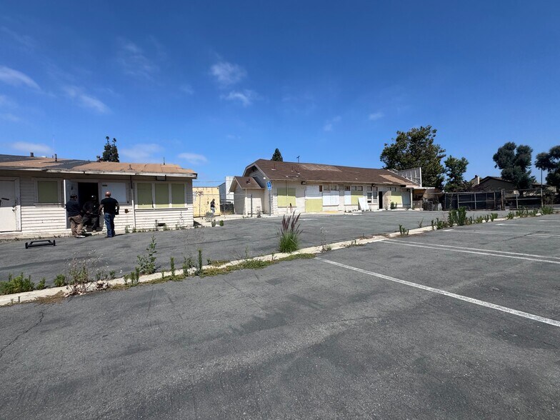 2410 W 17th St, Santa Ana, CA à vendre - Photo de l’immeuble – Image 3 sur 15
