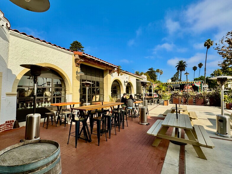 585 E Thompson Blvd, Ventura, CA à vendre - Photo de l’immeuble – Image 3 sur 33