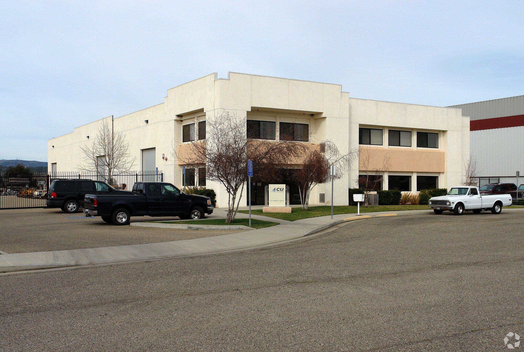 417 Commerce Ct, Lompoc, CA à louer Photo principale– Image 1 sur 8