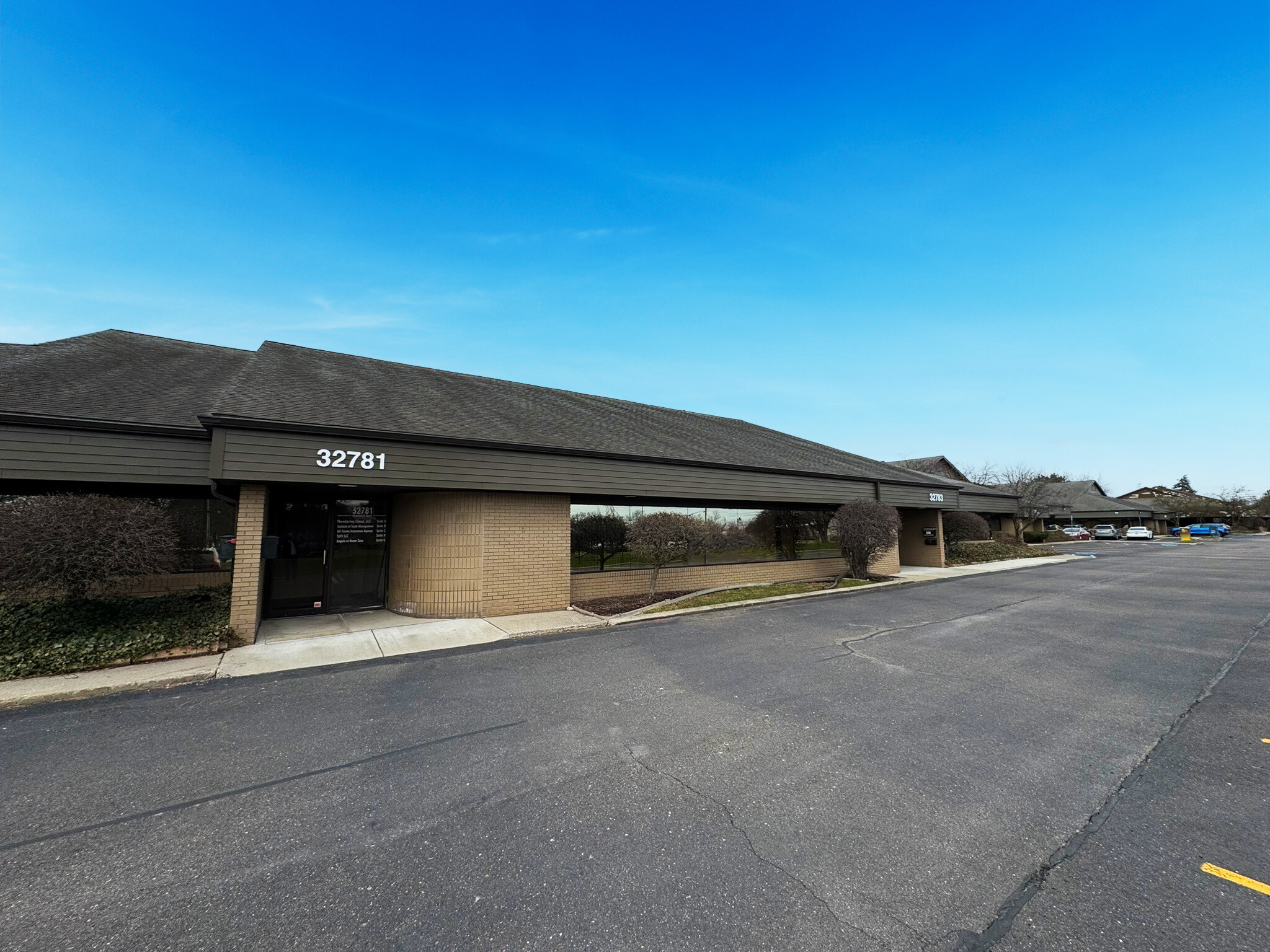 32781-32783 Middlebelt Rd, Farmington Hills, MI à vendre Photo de l’immeuble– Image 1 sur 7