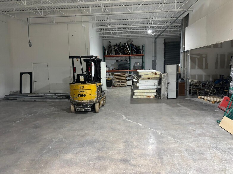 4671-4685 E 11th Ave, Hialeah, FL à louer - Photo de l’immeuble – Image 2 sur 14