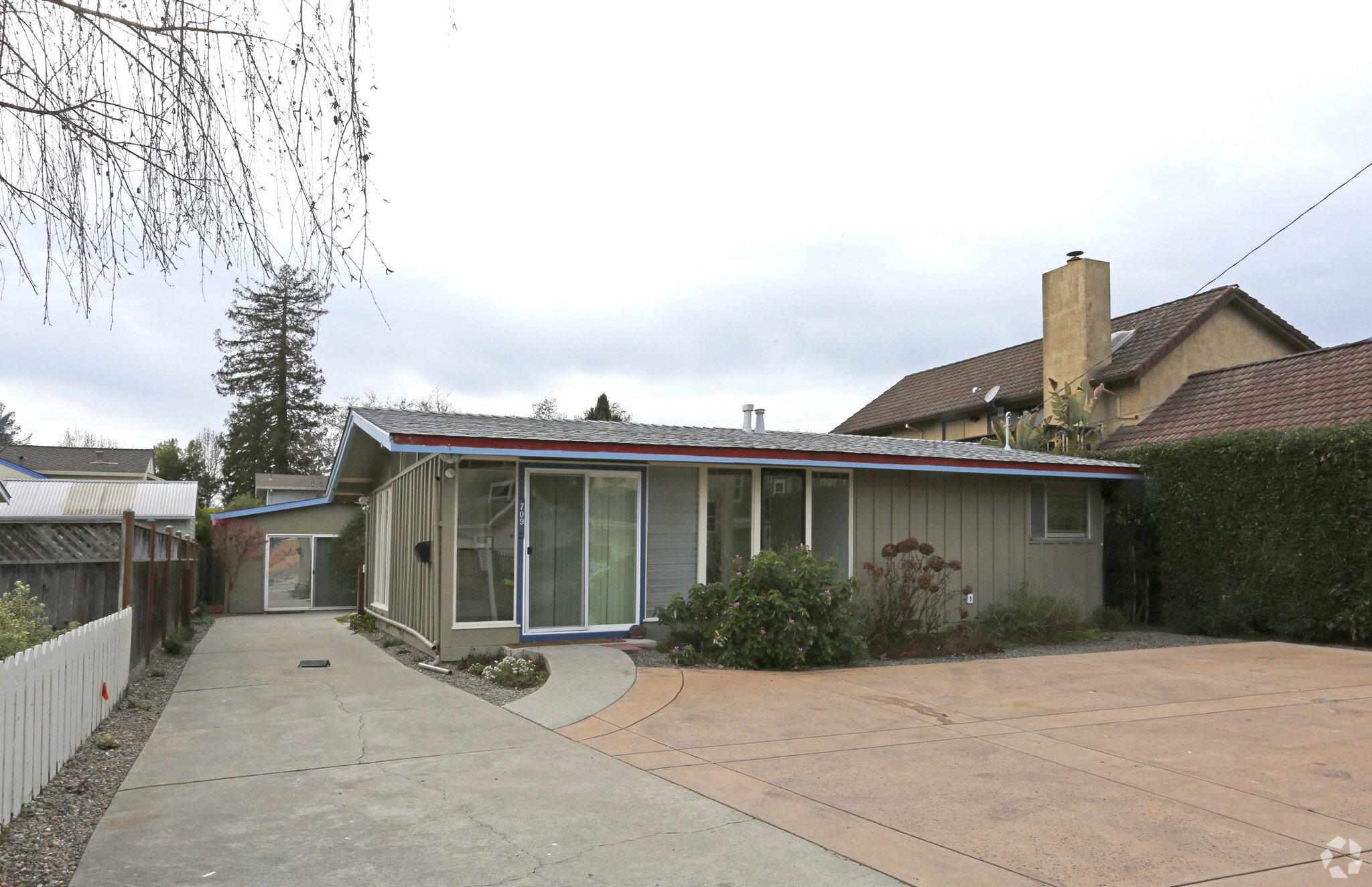 709 Frederick St, Santa Cruz, CA à louer Photo principale– Image 1 sur 4