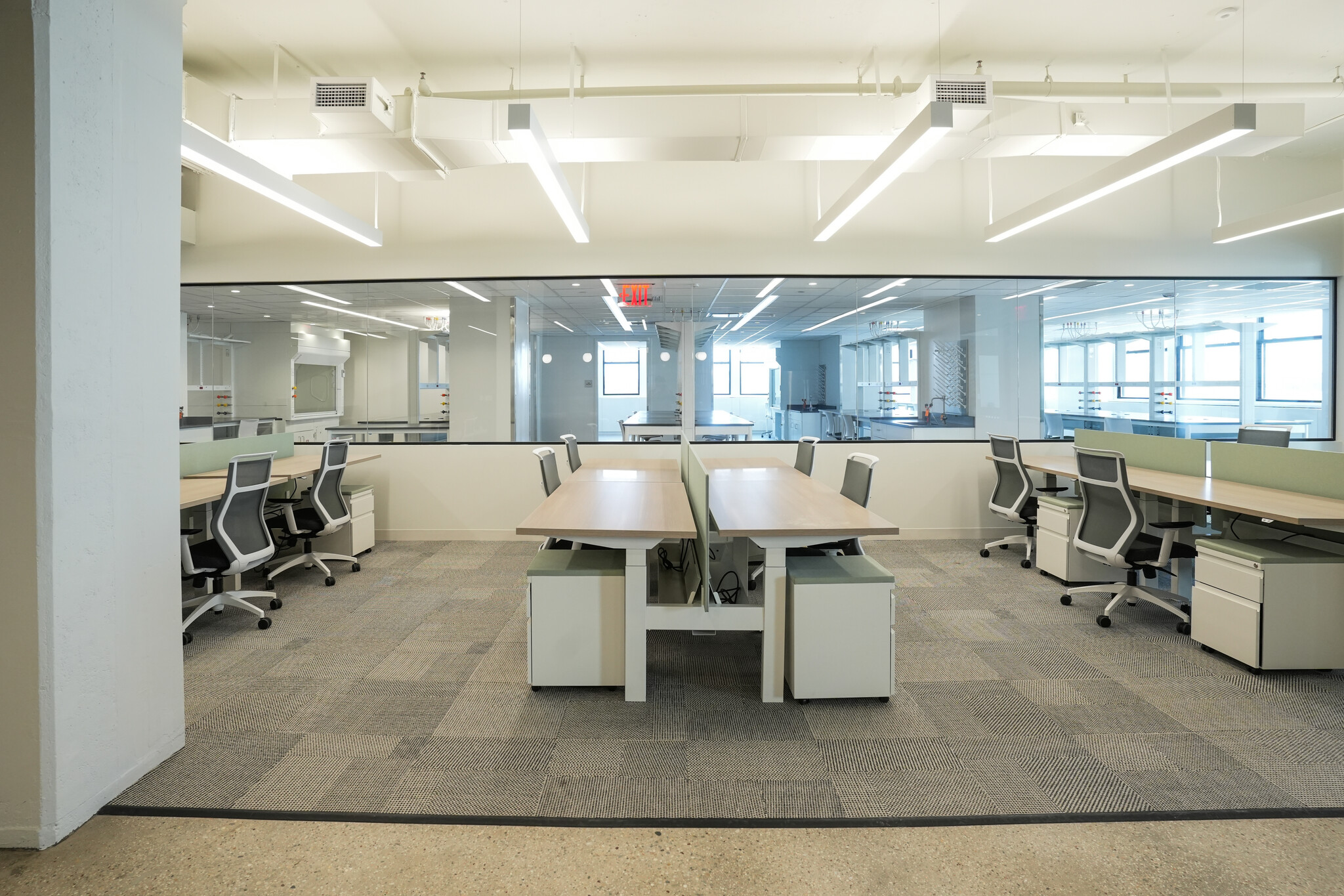 619 W 54th St, New York, NY à louer Photo de l’immeuble– Image 1 sur 6