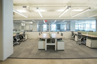 619 W 54th St, New York, NY à louer Photo de l’immeuble– Image 1 sur 6