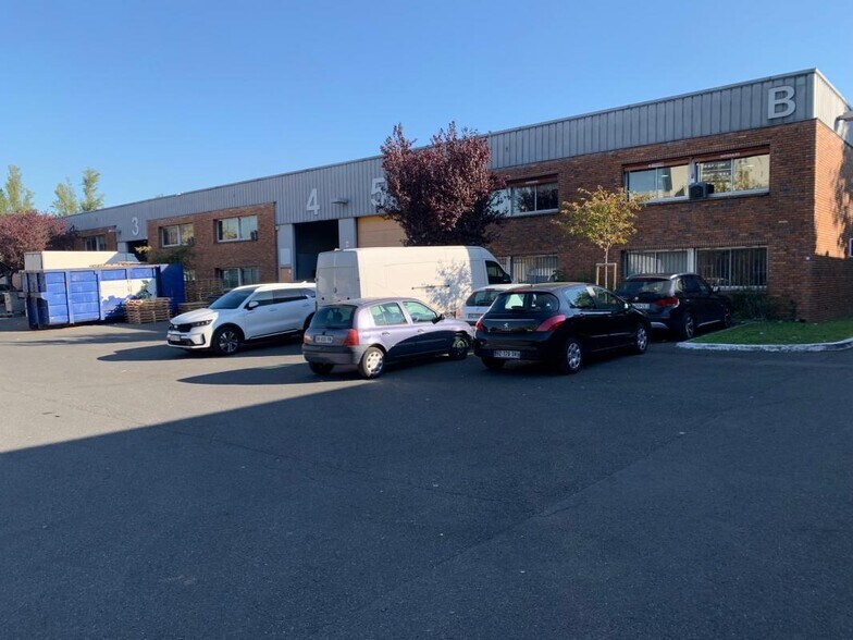 Local d’activités dans Le Bourget à louer - Photo de l’immeuble – Image 3 sur 35