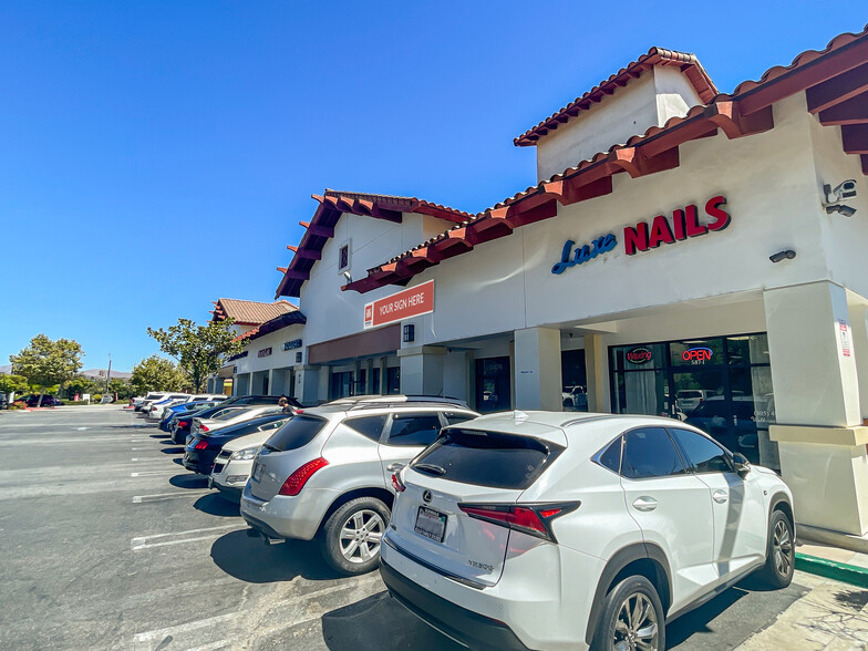 579-591 N Ventu Park Rd, Newbury Park, CA à louer - Photo de l’immeuble – Image 1 sur 5