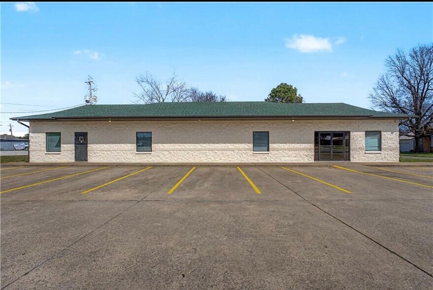 800 Highland Ave, Springdale, AR à vendre - Photo de l’immeuble – Image 2 sur 17