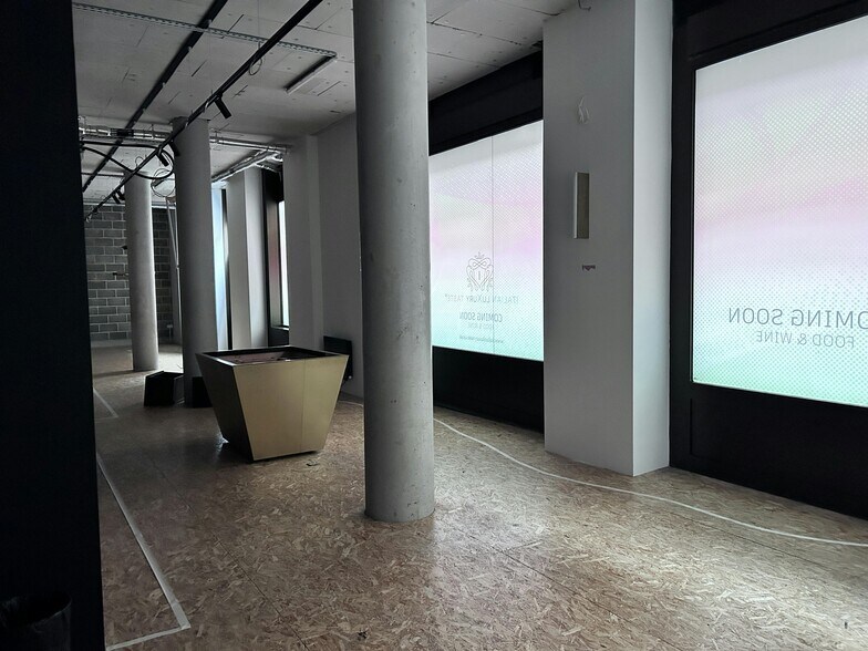 90 Bartholomew Clos, Londres à louer - Photo de l’immeuble – Image 3 sur 6