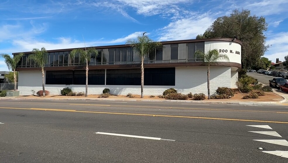 200 N Ash St, Escondido, CA à louer - Photo de l’immeuble – Image 1 sur 5