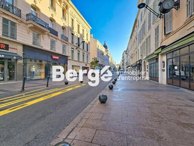 Plus de détails pour Local commercial à louer