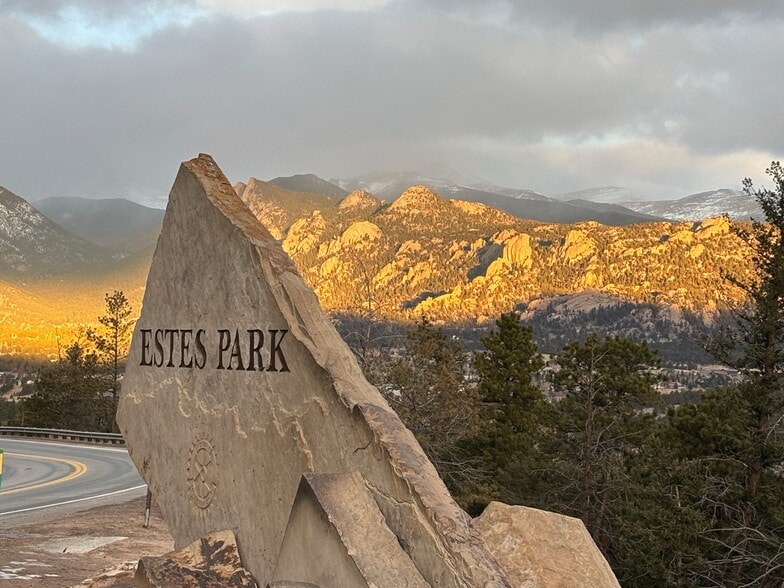 242 Virginia Dr, Estes Park, CO à vendre - Aérien – Image 2 sur 9