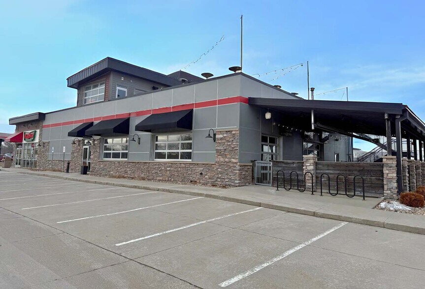 810 E 1st St, Ankeny, IA à louer - Photo principale – Image 1 sur 17