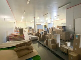 Plus de détails pour Local d'activités à louer