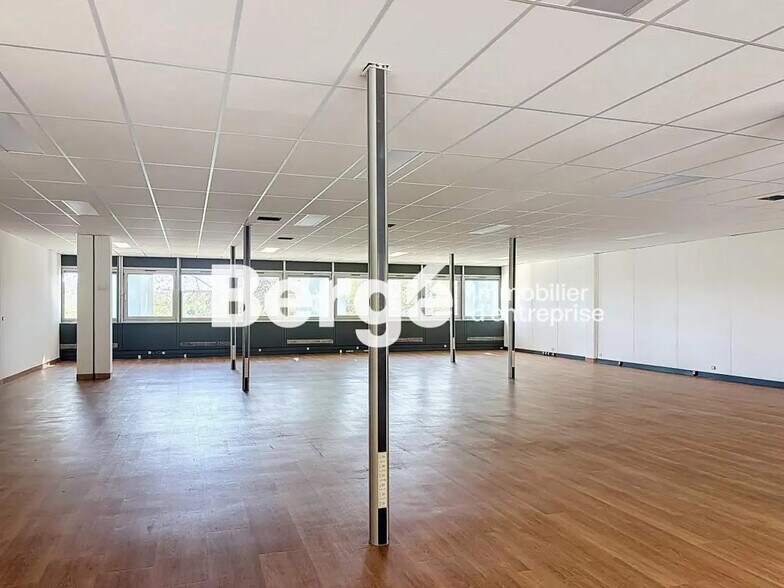 Bureau dans Valbonne à louer - Photo de l’immeuble – Image 2 sur 21