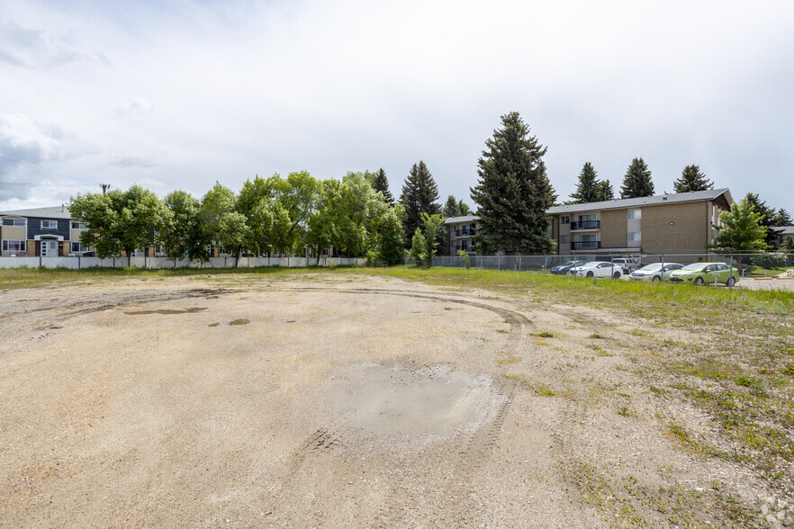 3113 49 Av, Red Deer, AB à vendre - Autre – Image 3 sur 3