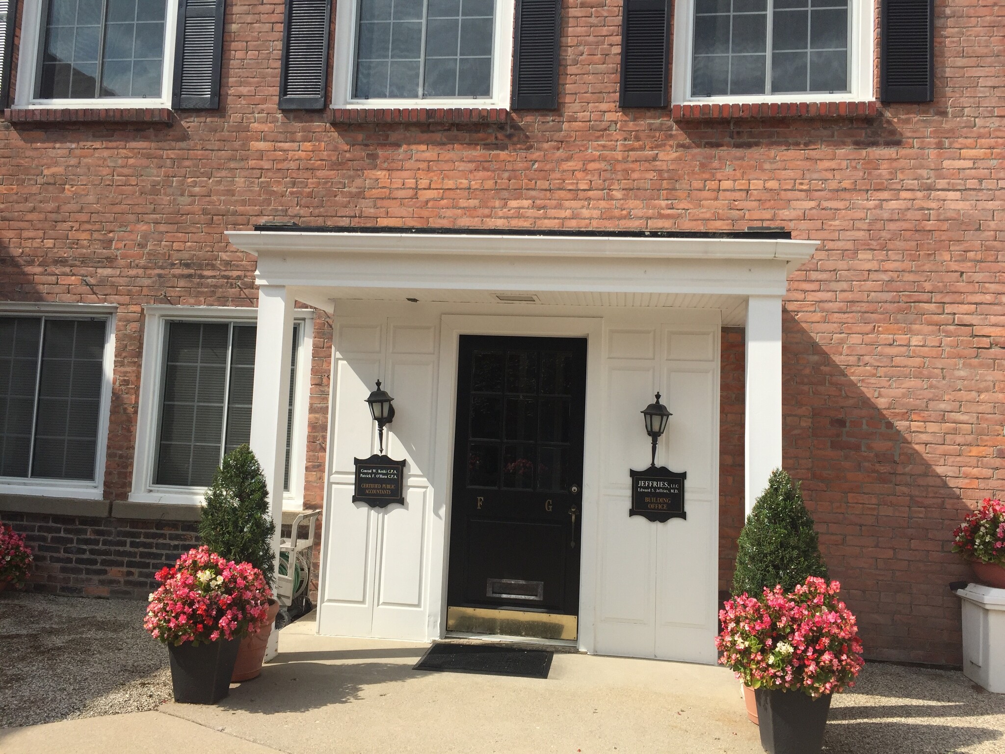 377 Fisher Rd, Grosse Pointe Farms, MI à louer Photo intérieure– Image 1 sur 3