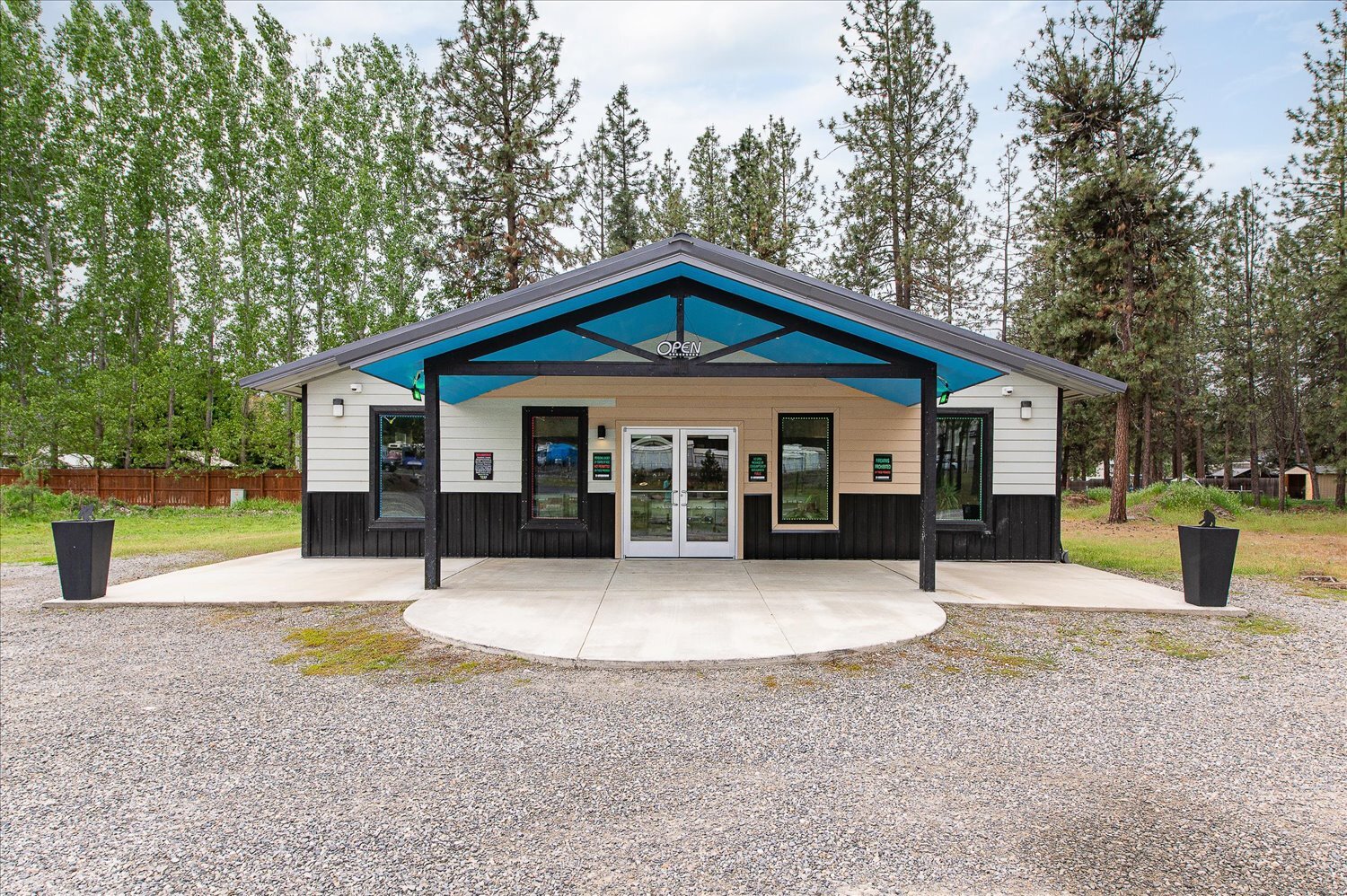 6063B Hwy 291, Nine Mile Falls, WA à vendre Photo de l’immeuble– Image 1 sur 9