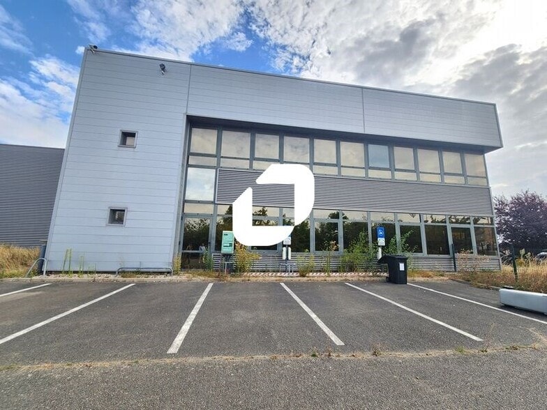 18 Rue Des Osiers, Coignières à louer - Photo de l’immeuble – Image 1 sur 16