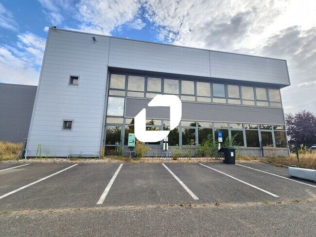 Plus de détails pour 18 Rue Des Osiers, Coignières - Local d'activités à louer
