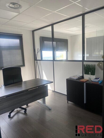 Bureau dans La Ciotat à louer - Photo intérieure – Image 1 sur 5