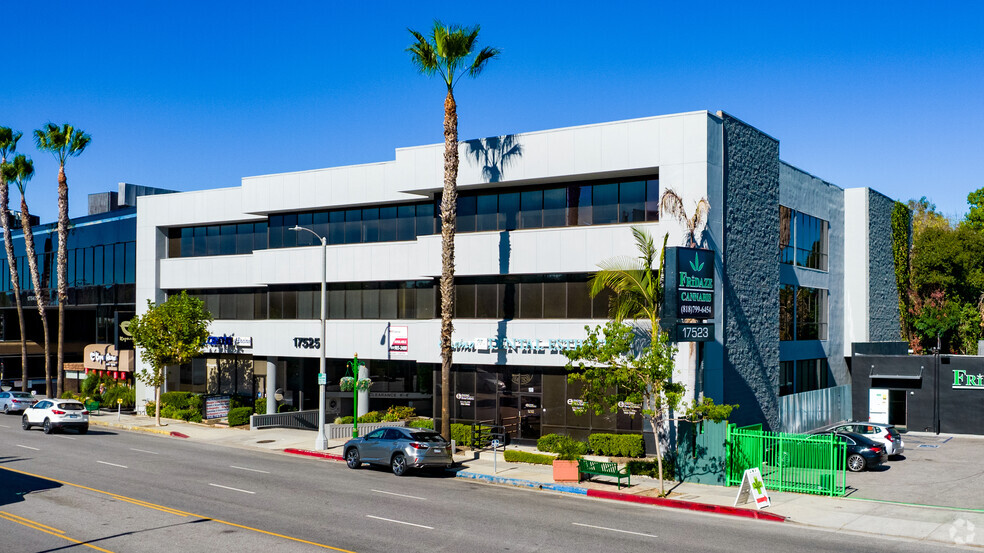 17525 Ventura Blvd, Encino, CA à louer - Photo de l’immeuble – Image 2 sur 3