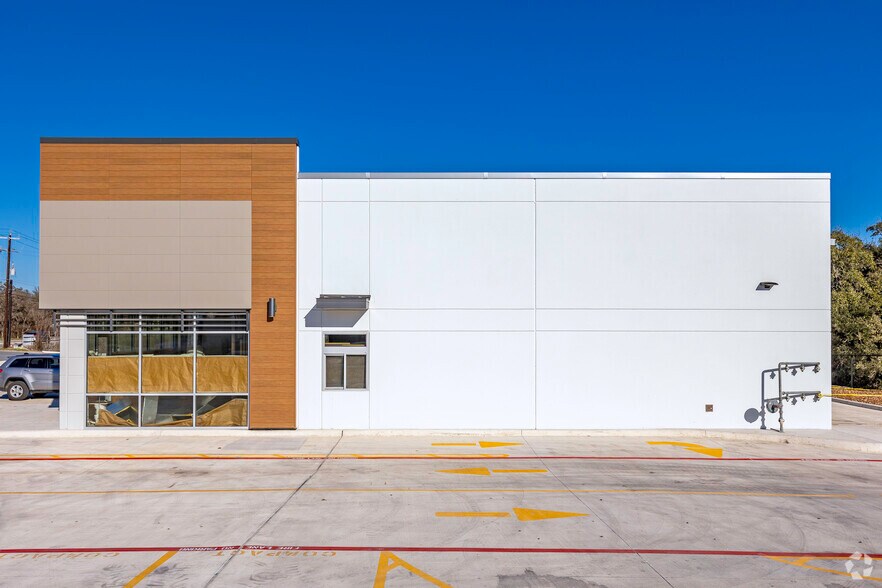 11034 Military Dr W, San Antonio, TX à louer - Photo de l’immeuble – Image 3 sur 16