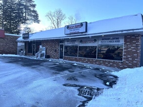 836 Troy Schenectady Rd, Latham, NY à louer Photo de l’immeuble– Image 1 sur 4